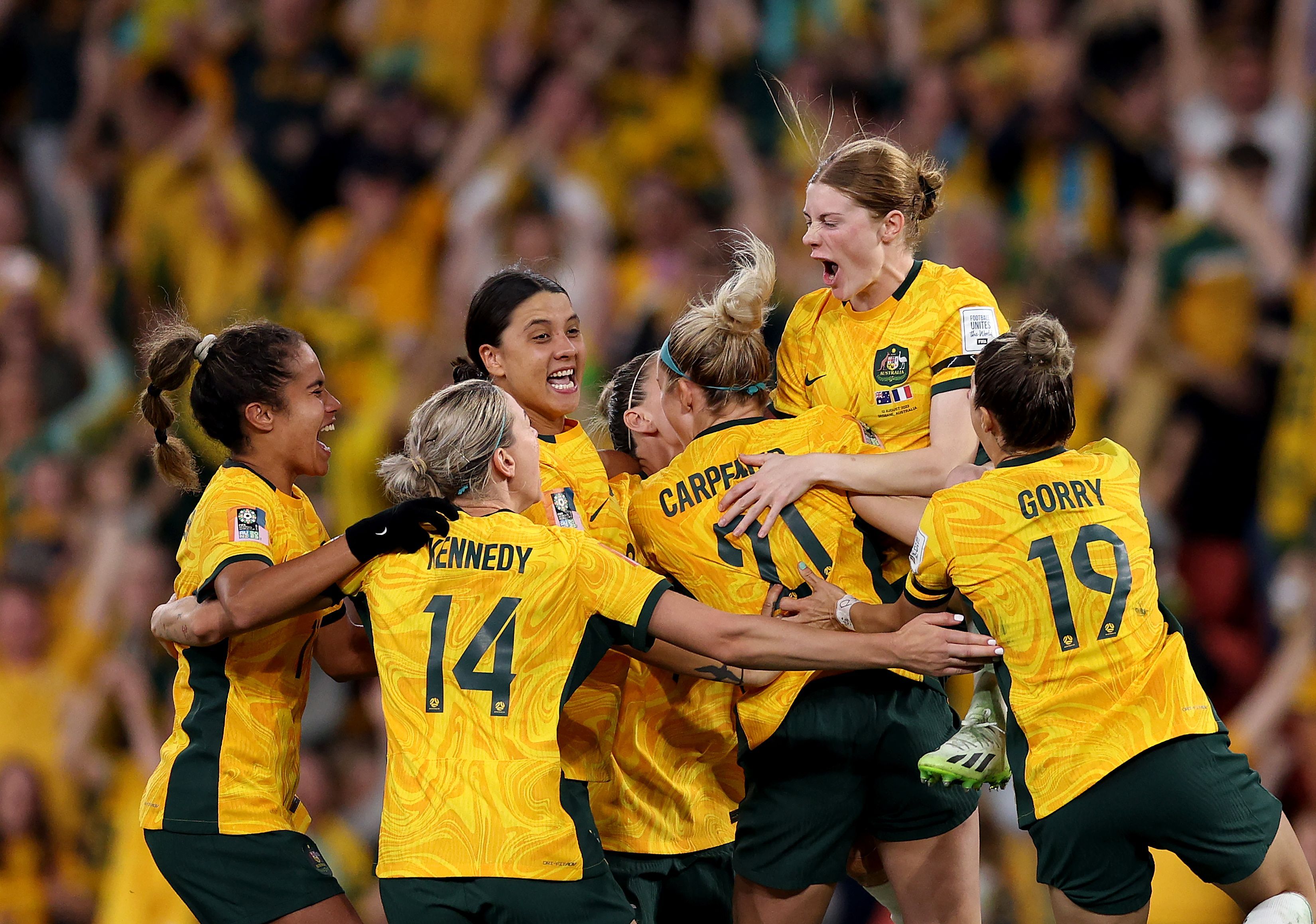 Australianas comemoram com a torcida / Elsa - FIFA/FIFA via Getty Images
