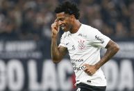 Gil pode entrar no Top-15 da história do Corinthians em número de jogos