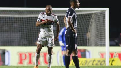 Lucas Moura comemora o segundo gol que marcou desde que voltou ao São Paulo