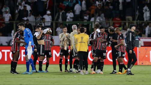 Jogadores do São Paulo na partida contra a LDU, em Quito