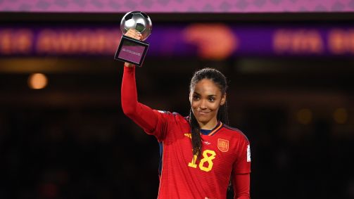 Salma Paralluelo, campeã do mundo, foi eleita a melhor jogadora jovem do Mundial