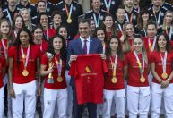 Primeiro-ministro da Espanha diz que desculpas de dirigente por beijo “não são suficientes”