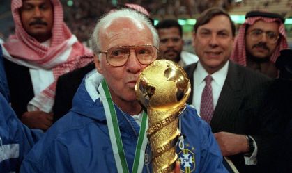 Zagallo segue internado e estável, mas ainda sem previsão de alta