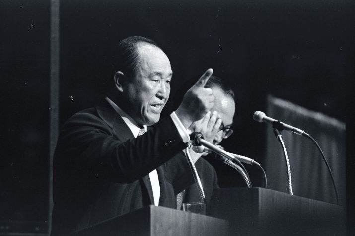 Reverendo Sun Myung Moon, controverso líder religioso coreano e fundador da Igreja da Unificação / Owen Franken/Corbis via Getty Images