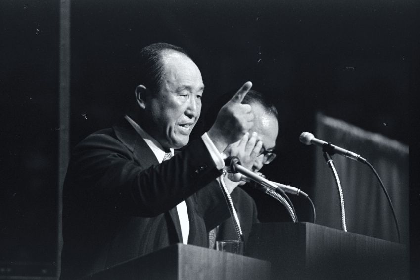 Reverendo Sun Myung Moon, controverso líder religioso coreano e fundador da Igreja da Unificação / Owen Franken/Corbis via Getty Images