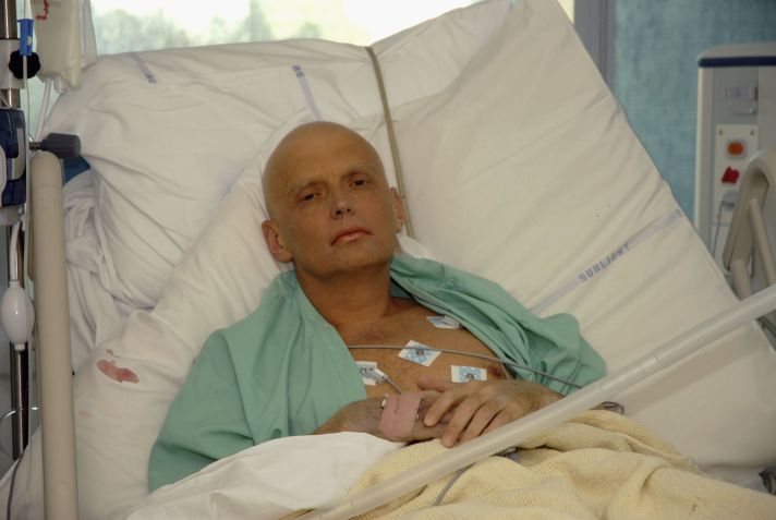 Alexander Litvinenko é fotografado em um hospital de Londres em 20 de novembro de 2006, três dias antes de sua morte / Natasja Weitsz/Getty Images