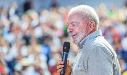 Lula discursa