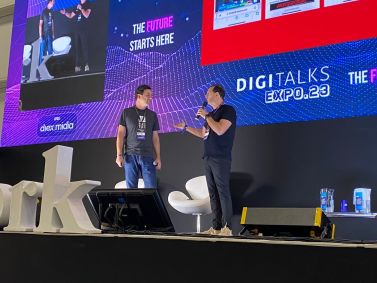 Vice-presidente de Digital e Inovação da CNN, Sérgio Maria (esq.), e o apresentador da CNN Benjamin Back (dir.), durante o Digitalks Expo, em São Paulo