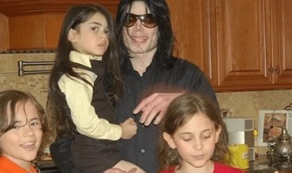 Michael Jackson faria 65 anos e ganha homenagem dos filhos nas redes sociais