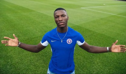 O equatoriano Moisés Caicedo é o mais novo reforço do Chelsea
