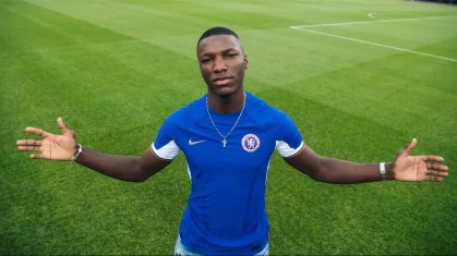 O equatoriano Moisés Caicedo é o mais novo reforço do Chelsea