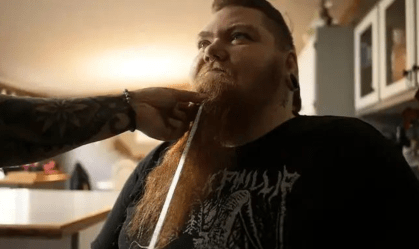 Americana vira a mulher com a barba mais longa do mundo: 30 centímetros