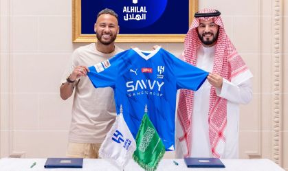 Neymar assina contrato com o Al-Hilal