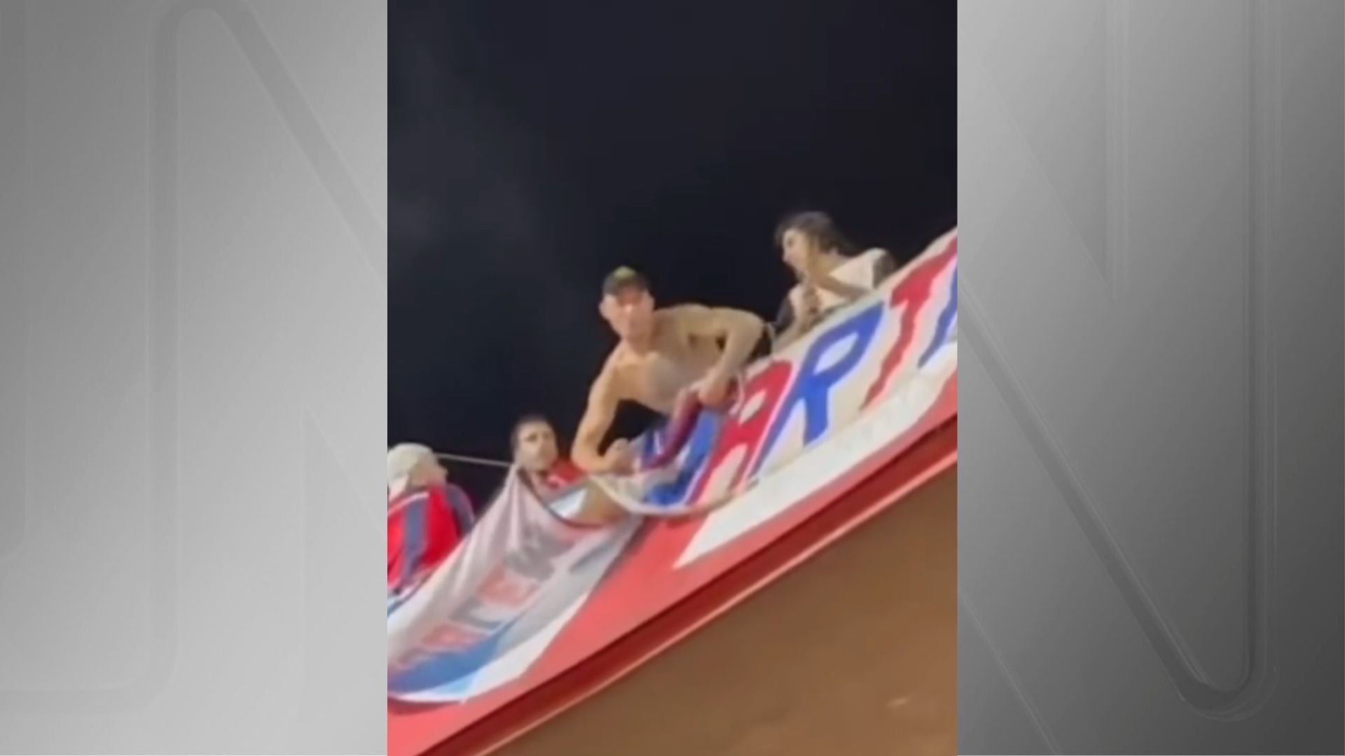 Imagem de destaque do post: Torcedor do San Lorenzo faz gesto racista para torcida do São Paulo e é preso
