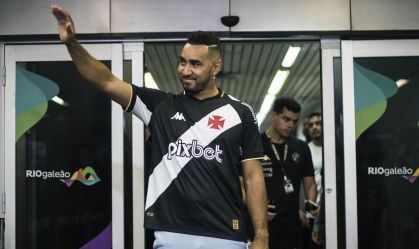 Payet chegou no Rio de Janeiro na madrugada desta quarta (16)