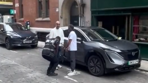 Pep Guardiola leva multa de trânsito em Manchester por estacionar em local proibido