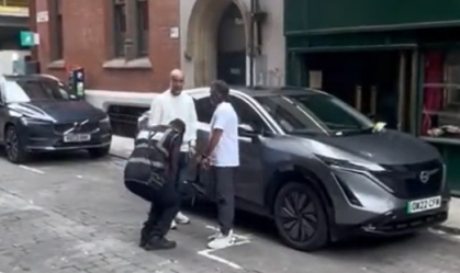 Pep Guardiola leva multa de trânsito em Manchester por estacionar em local proibido