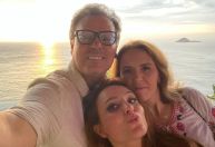 Entenda se pais podem ficar com dinheiro que filhos recebem, como o caso de Larissa Manoela