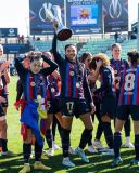 Salma com o primeiro troéu que conquistou pelo Barcelona: a Supercopa da Espanha de 2022
