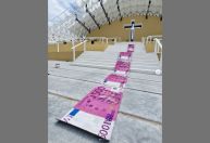 Gastos públicos elevados e denúncias de abuso marcam visita do papa a Portugal