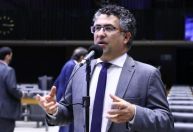 Projeto do Desenrola vai tratar de contenção nos juros do cartão de crédito, confirma relator à CNN