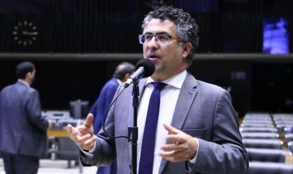 Alfredo Gaspar é "relator contaminado", diz deputado Alencar Santana