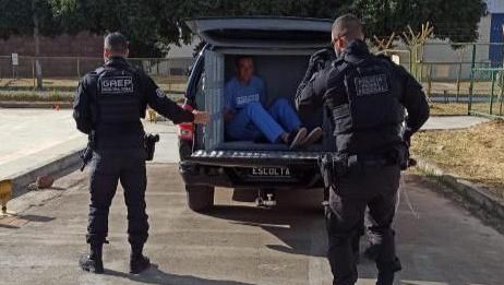 Marcola, líder do Primeiro Comando da Capital (PCC), é escoltado para exames em hospital