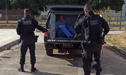 Marcola, líder do Primeiro Comando da Capital (PCC), é escoltado para exames em hospital