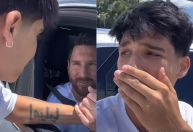 Fã encontra Messi no farol e ganha beijo do jogador: “Obrigada, Deus”