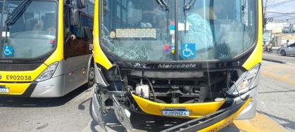 Carro invade pista do BRT e deixa três feridos em colisão no Rio de Janeiro