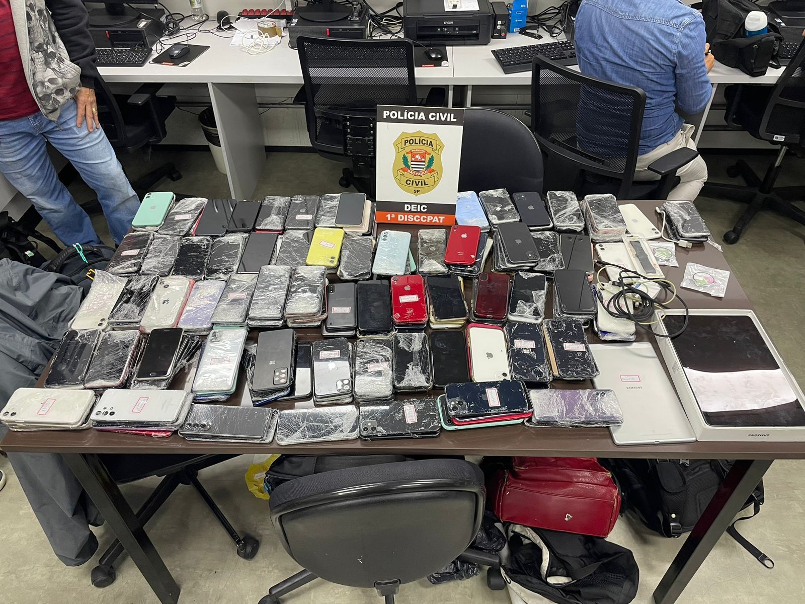 Com 300 celulares, homem apontado como maior receptor de aparelhos no Brasil é preso em SP