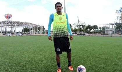 Ídolo de clube baiano, atacante passa mal e morre durante treino