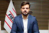 À CNN, economista-chefe da Fiesp critica exceções da reforma e diz que IVA de 25% é “teto” para a indústria