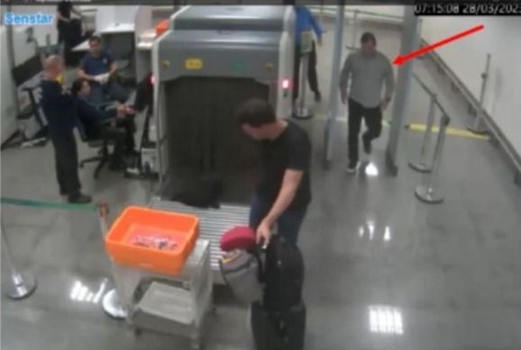 Imagens mostram Cid com mochila em aeroporto após “operação resgate” de joias sauditas / Polícia Federal