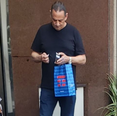 Frederick Wassef é visto em loja de telefonia depois de ser alvo da PF / CNN