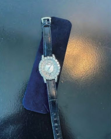 Relógio foi furtado de mulheres que moram no Brasil / Departamento de Justiça dos EUA