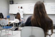 Doutores enfrentam penalidades salariais e alta taxa de sobre-educação, mostra Ipea