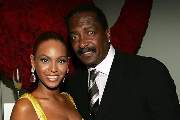 Beyoncé e seu pai Mathew Knowles / Getty Images