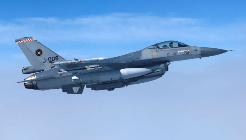 Um caça F-16 pertencente à Força Aérea Holandesa / Piroschka van de Wouw/Reuters