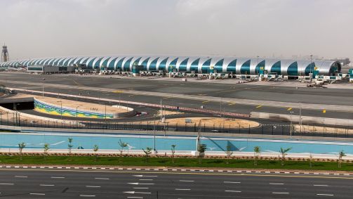 O urso que escapou causou um atraso no Aeroporto Internacional de Dubai.