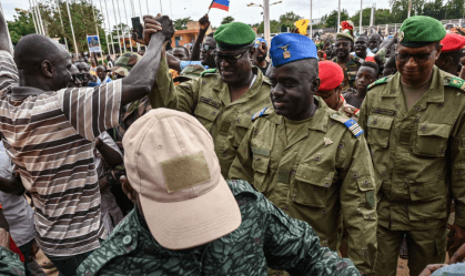 Militares do Níger fecham espaço aéreo em meio a ameaça de intervenção de grupo de países africanos