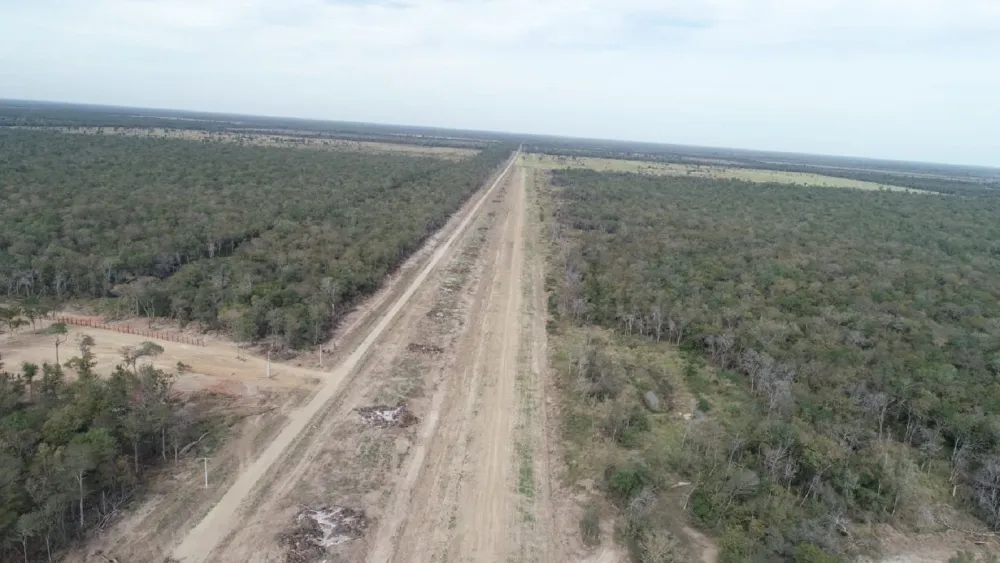 Imagens da Operação Belia que desativou cinco pistas clandestinas ligadas a uma organização internacional do tráfico de cocaína, na região do Chaco, no Paraguai, em julho de 2022. / Secretaria Nacional Antidrogas (SENAD) do Paraguai