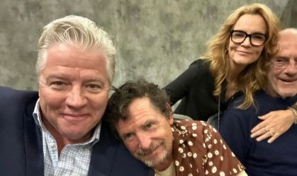 Fãs de "De Volta Para o Futuro" se emocionam com foto de elenco 33 anos após fim da trilogia