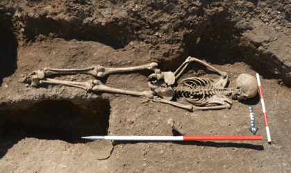 Era Medieval: esqueleto de menina é encontrado amarrado "para não voltar mais"