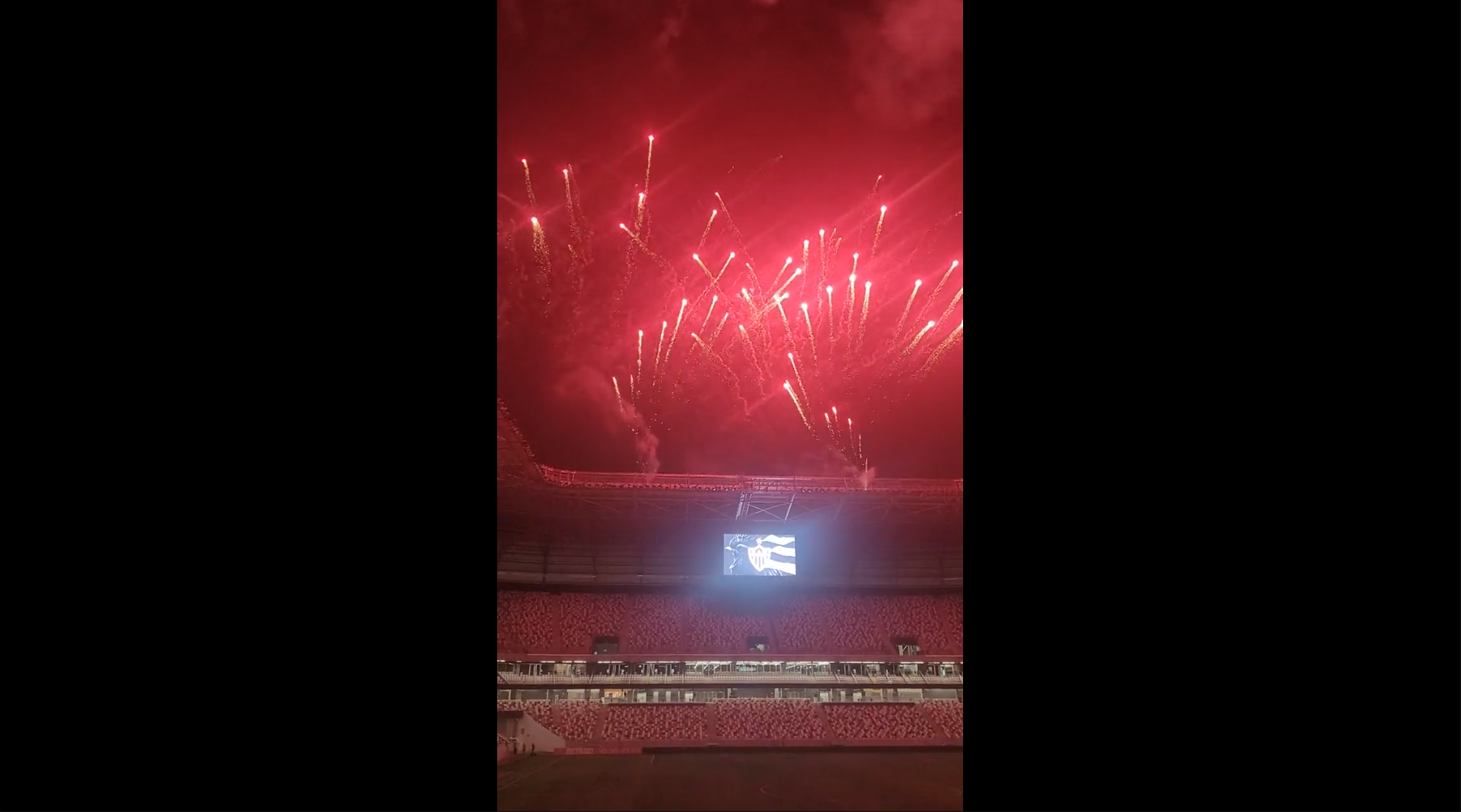 Fogos sobre a Arena MRV comemoram título do Atlético-MG em 1937 que foi reconhecido pela CBF