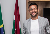 Ex-jogador Fred tem carro e celular roubados após assalto à mão armada no Rio