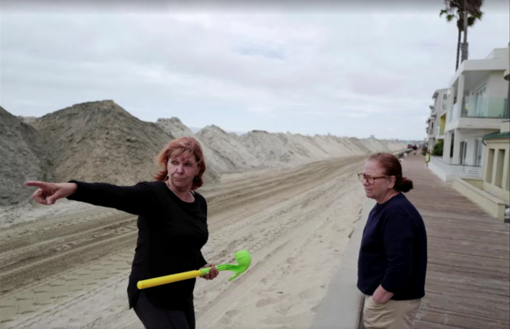 Moradores do sudoeste da Califórnia, nos Estados Unidos, se preparam para a chegada do furacão Hilary na costa. / Reuters