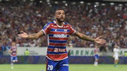 Guilherme comemora o primeiro gol do Fortaleza sobre o América-MG
