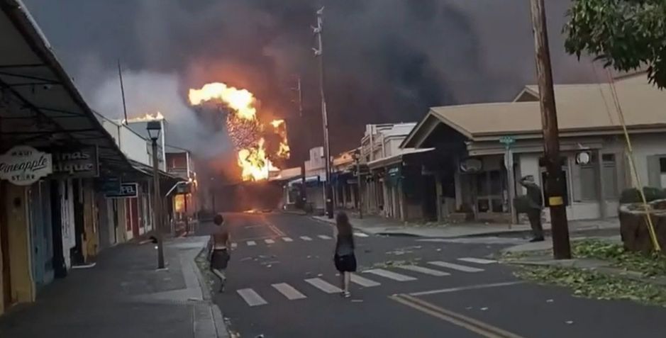 População de Maui vem sendo levada para abrigos devido à destruição do fogo / Reprodução