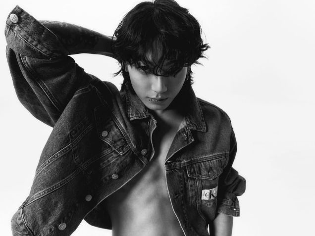 Jungkook, do BTS, para a marca Calvin Klein. / Reprodução/Calvin Klein